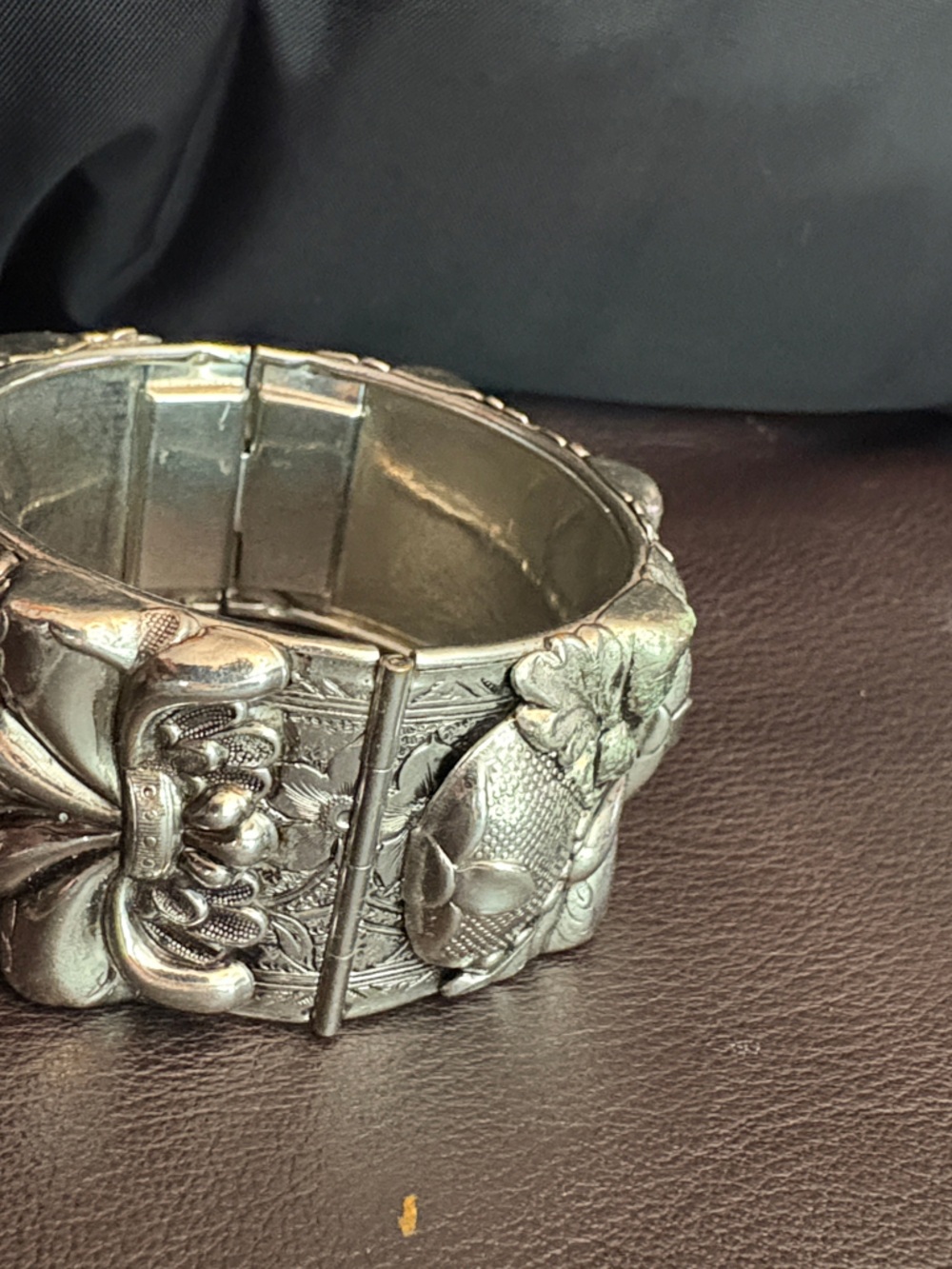 Ornate Silver Floral Hinged Cuff Bracelet Repousse Vargas? Whiting & Davis? - Picture 2 of 15
